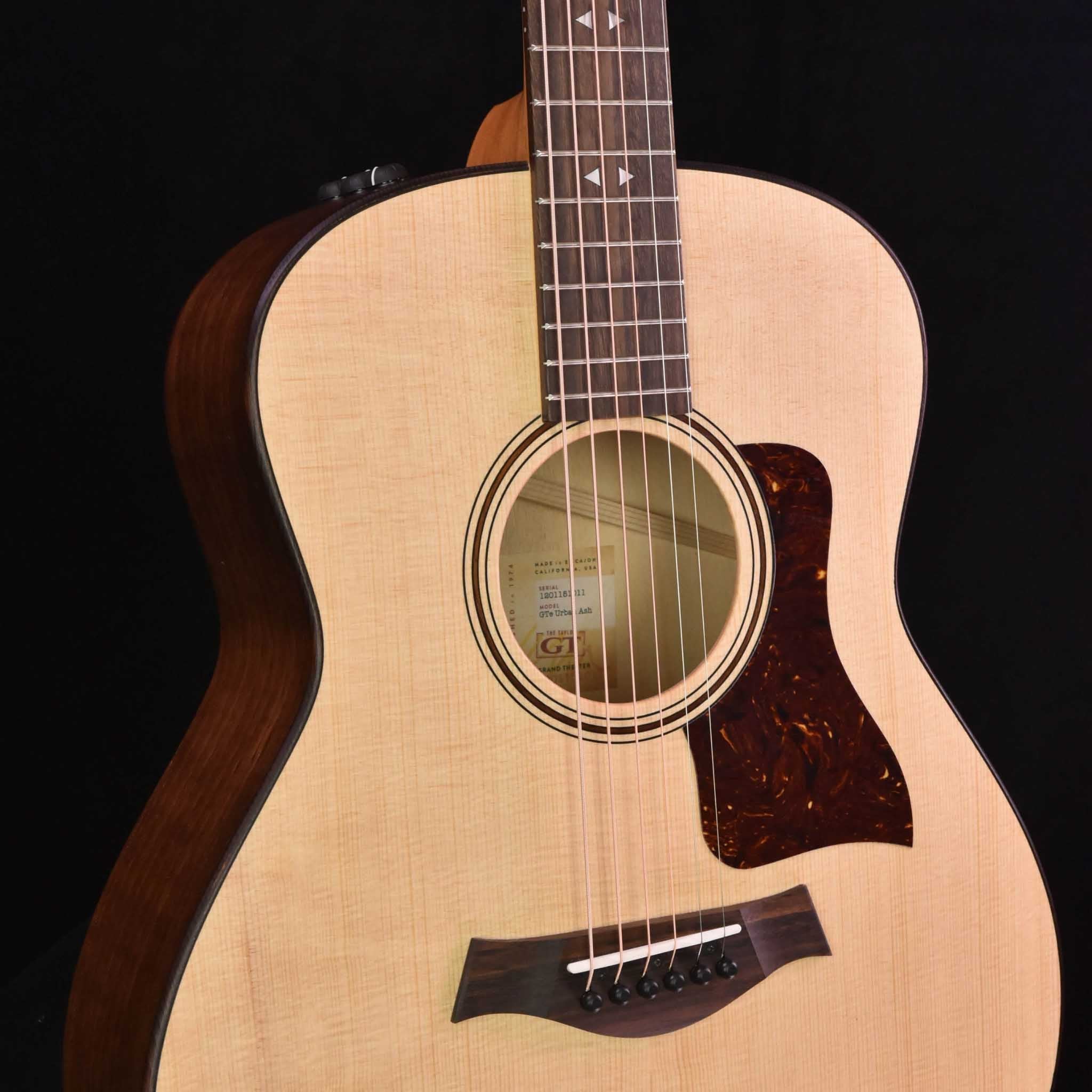  Đàn guitar TAYLOR GTE-URBAN-ASH (Hàng trưng bán)