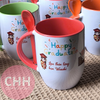 Mẫu ly sứ dáng bầu có muỗng màu kèm theo dung tích 400ml in hình kỷ niệm tốt nghiệp tại Con Hiu Hồng Gift