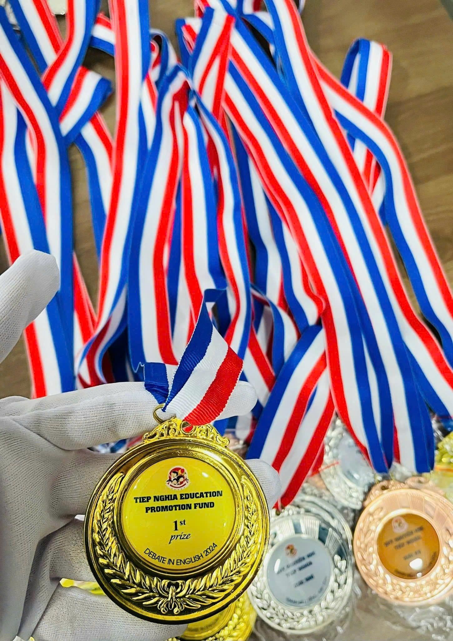  Dây thẻ và dây huy chương 