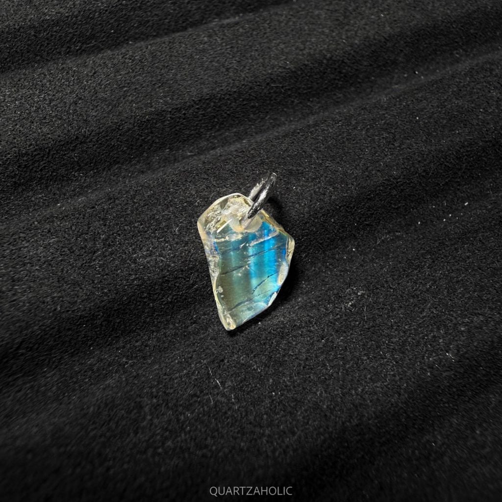 Mặt Dây Tumbled Rainbow Moonstone