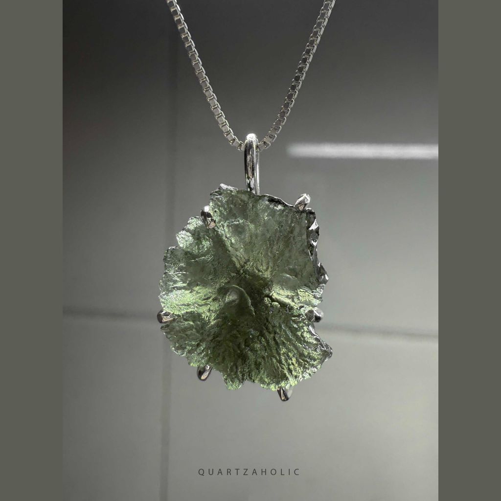 Mặt Dây Claws Moldavite
