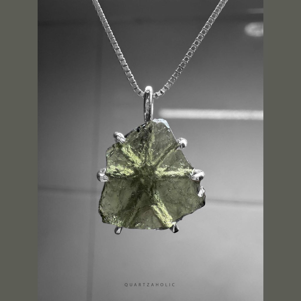 Mặt Dây Claws Moldavite