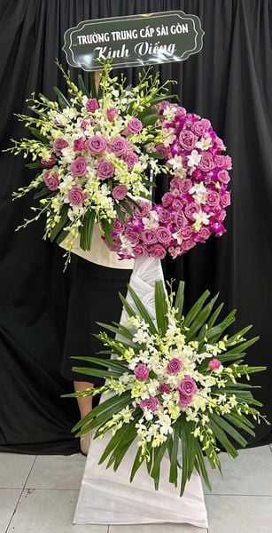 Mẫu Bó Hoa Bằng Tiền 500k Đẹp, Sang Chảnh Nhất: Vòng Hoa Thương Mến - HTL193