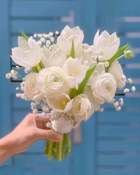 Mẫu Hoa Tươi Màu Trắng sang trọng, nhẹ nhàng, tinh khiết: Bó Hoa cưới Cầm Tay New Beginning - HC48