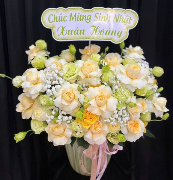 Giỏ Hoa Đám Giỗ, Lẵng Hoa Cúng Thành Kính, Giá Rẻ:  Hộp Hoa Như Nắng - HH135 