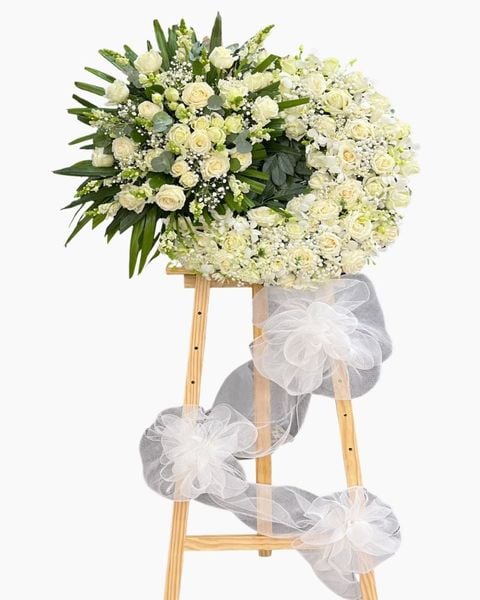 Mẫu Bó Hoa Bằng Tiền 500k Đẹp, Sang Chảnh Nhất:  Vòng Hoa Vĩnh Hằng - HTL194 