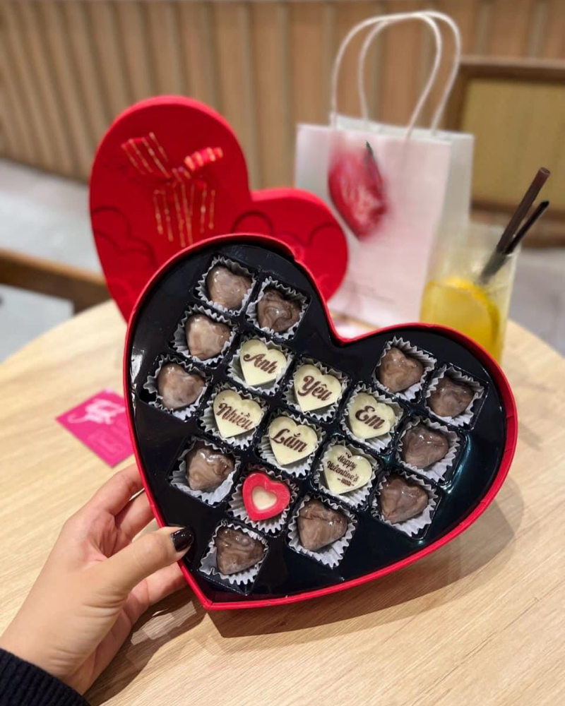  Hộp Chocolate Anh Yêu Em Nhiều Lắm - HCCL05 - Quà Valentine's 