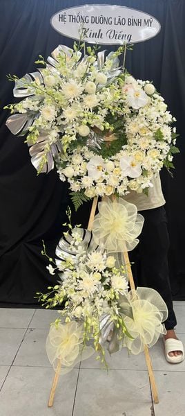 Mẫu Bó Hoa Bằng Tiền 500k Đẹp, Sang Chảnh Nhất: Vòng Hoa Quý Mến - HTL191