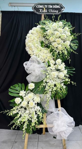 Mẫu Bó Hoa Bằng Tiền 500k Đẹp, Sang Chảnh Nhất: Vòng Hoa Giã Từ - HTL195