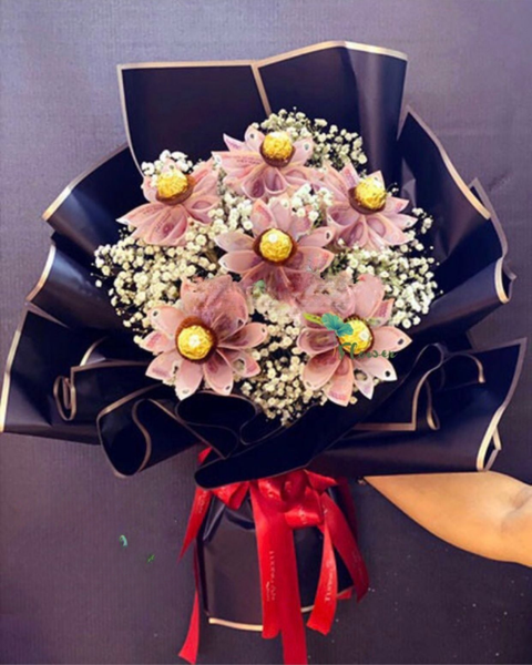 Hộp chocolate đẹp cho tình yêu ngọt ngào: Hoa Bó Tiền 50k Mix Socola - BT03 - Hoa 8/3