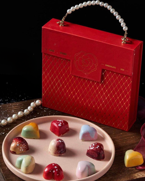 Hộp chocolate đẹp cho tình yêu ngọt ngào: hop-chocolate-chanel-do-hccl12-qua-tang-14-2