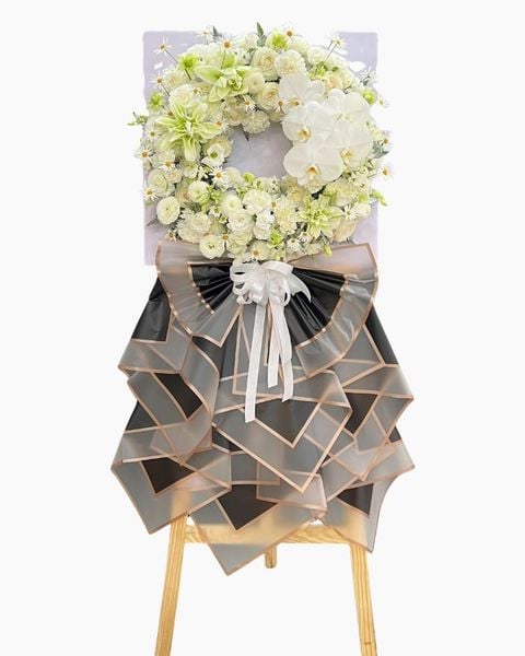 Mẫu Bó Hoa Bằng Tiền 500k Đẹp, Sang Chảnh Nhất: Vòng Hoa Kính Trọng - HTL192