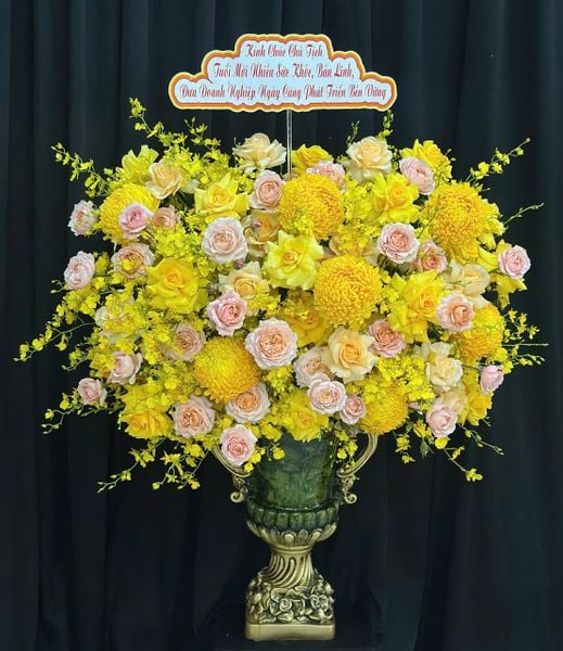 Hoa Cắm Bình Đẹp Mới 2026 Bính Ngọ: Bình Hoa Ánh Vàng - HCB92