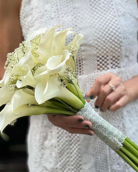 Mẫu Hoa Tươi Màu Trắng sang trọng, nhẹ nhàng, tinh khiết: Bó Hoa Cưới Cầm Tay Cô Dâu Rum Trắng - HC21