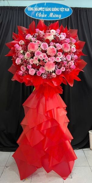 Hoa Chúc Mừng - Mẫu Lẵng Hoa, Kệ Hoa, Bó Hoa Đẹp Nhất: Kệ Hoa Đỏ Dâu - HCM111