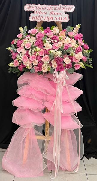 Hoa Chúc Mừng - Mẫu Lẵng Hoa, Kệ Hoa, Bó Hoa Đẹp Nhất: Kệ Hoa Hồng Ngọt Kiêu Sa - HCM143