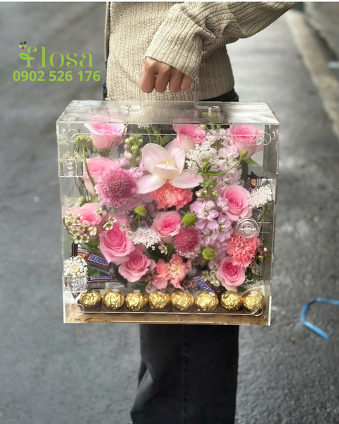 Bó Hoa 8/3 Tặng Vợ Đẹp Ý Nghĩa, Được Phái Nữ Yêu Thích Nhất: Hoa Cắm Hộp Mica Xinh - HMC03