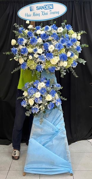 Hoa Chúc Mừng - Mẫu Lẵng Hoa, Kệ Hoa, Bó Hoa Đẹp Nhất: Kệ Hoa Ánh Dương Xanh - HCM109