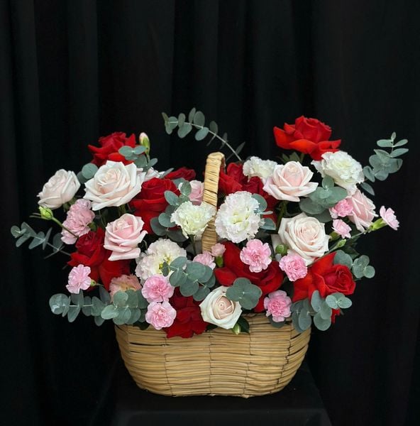Hoa Giỏ Thắm Sắc Yêu Thương - Hoa 20/10 - HG77