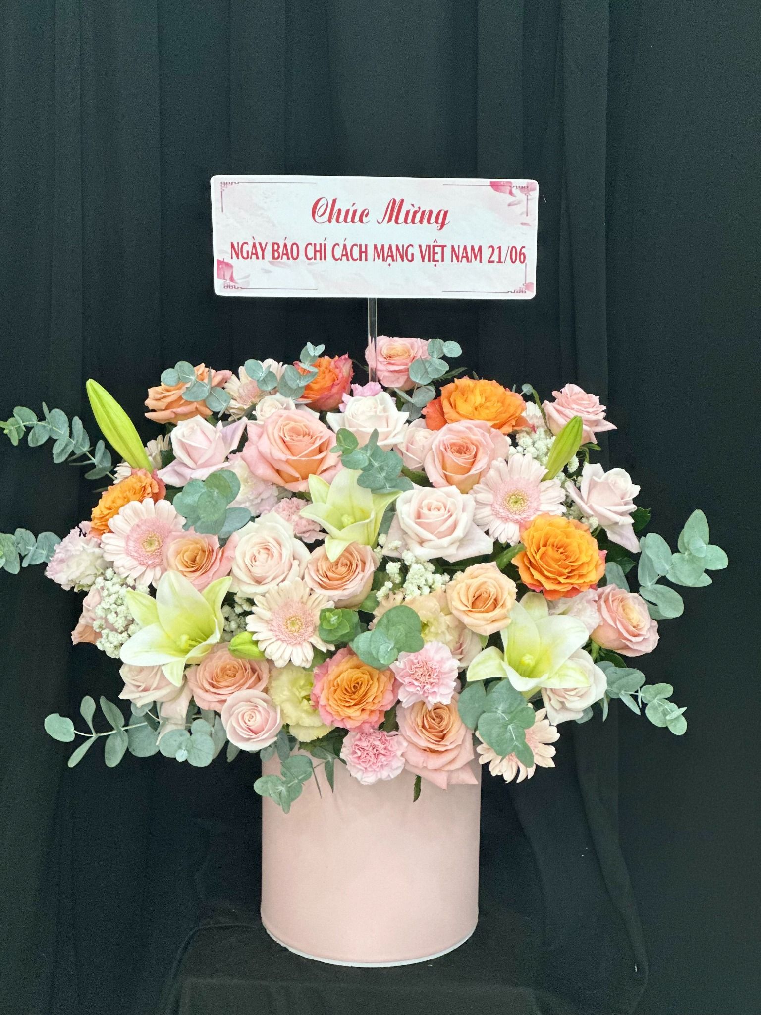  Hộp Hoa Hừng Đông Rực Sáng - Hoa 20/10 - HH55 