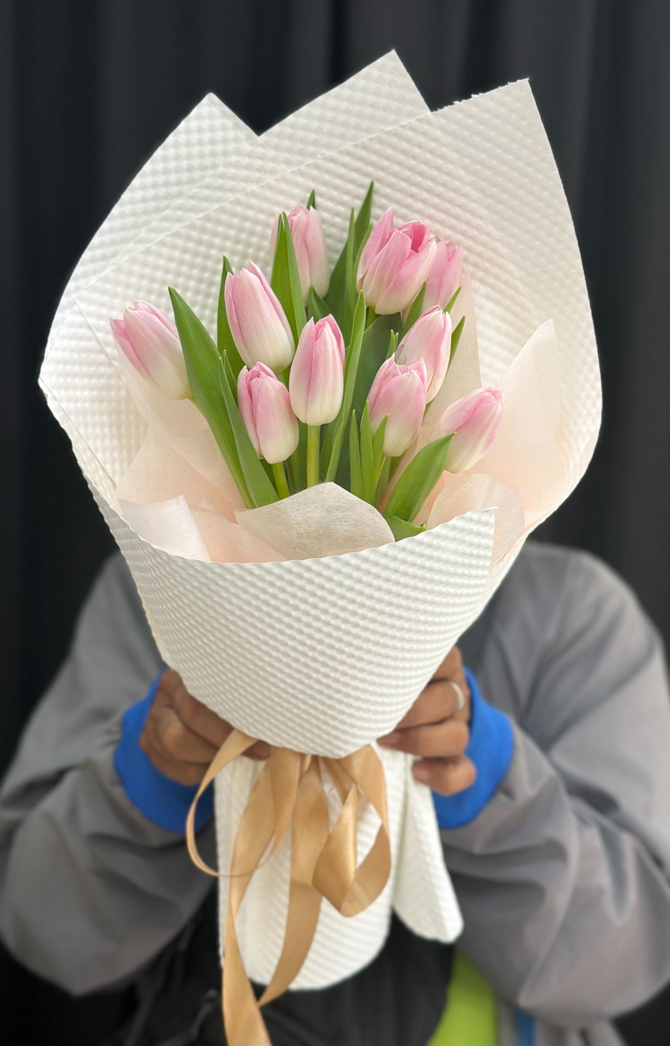  Bó Hoa Sắc Hồng Dịu Êm - 20/11 - HBD304 