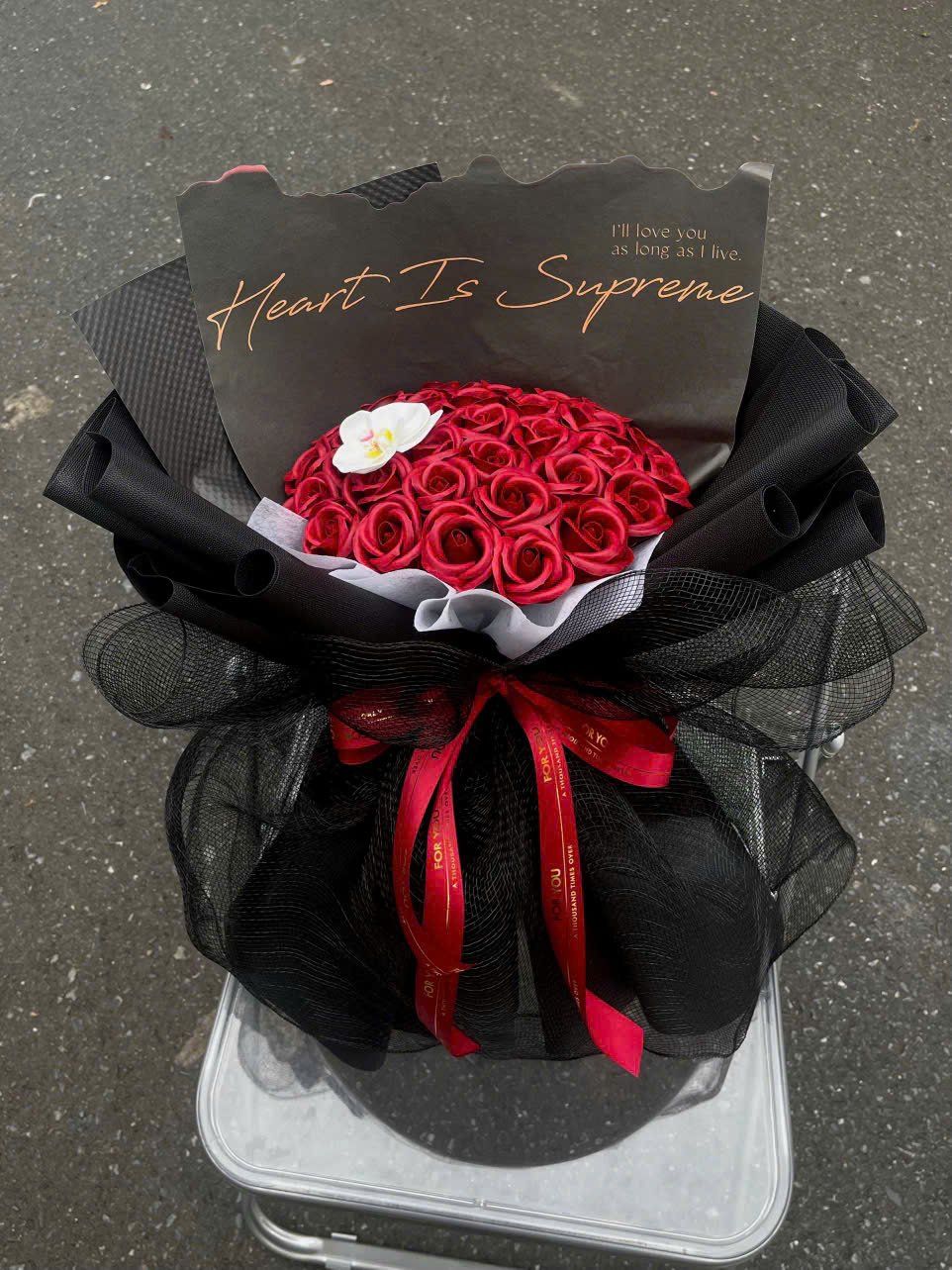  Bó Hoa Sắc Đen Lửa Đỏ - Hoa 20/11 - HST62 