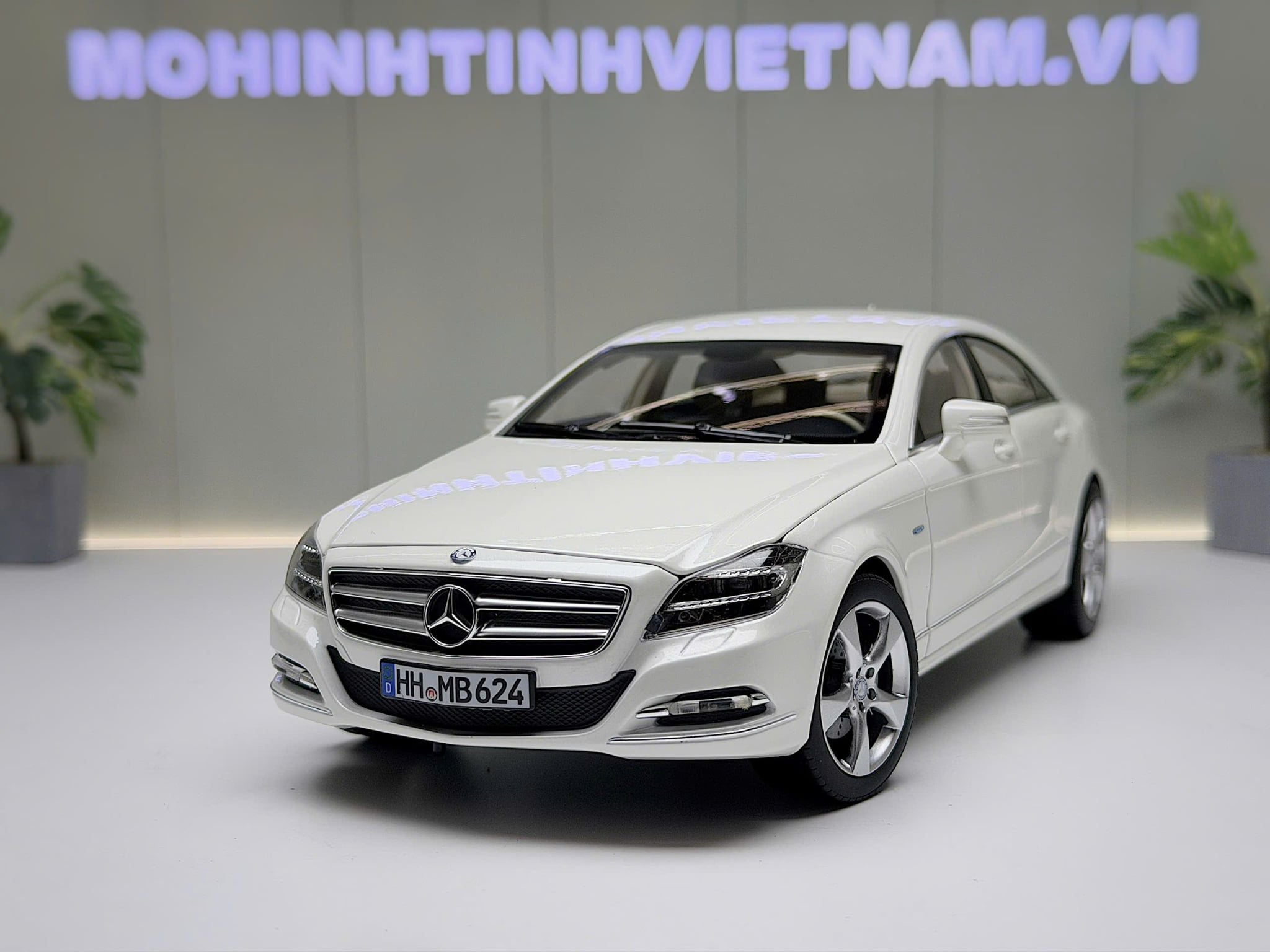 XE MÔ HÌNH MERCEDES BENZ CLS WHITE,TỶ LỆ 1/18 NOREV