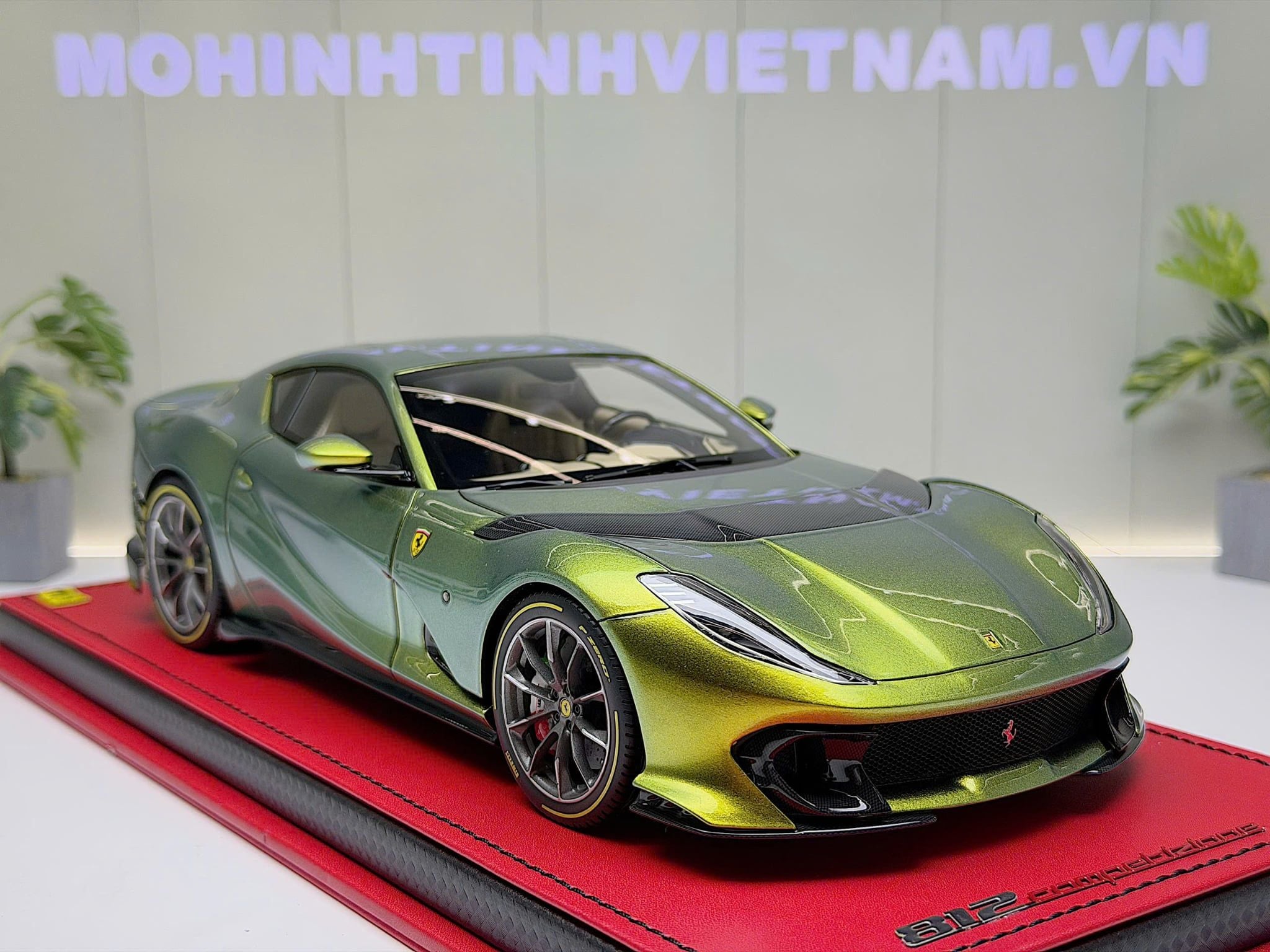 XE MÔ HÌNH FERRARI 812 COMPETIZIONE CHAMELEON GREEN,TỶ LỆ 1/18 MR