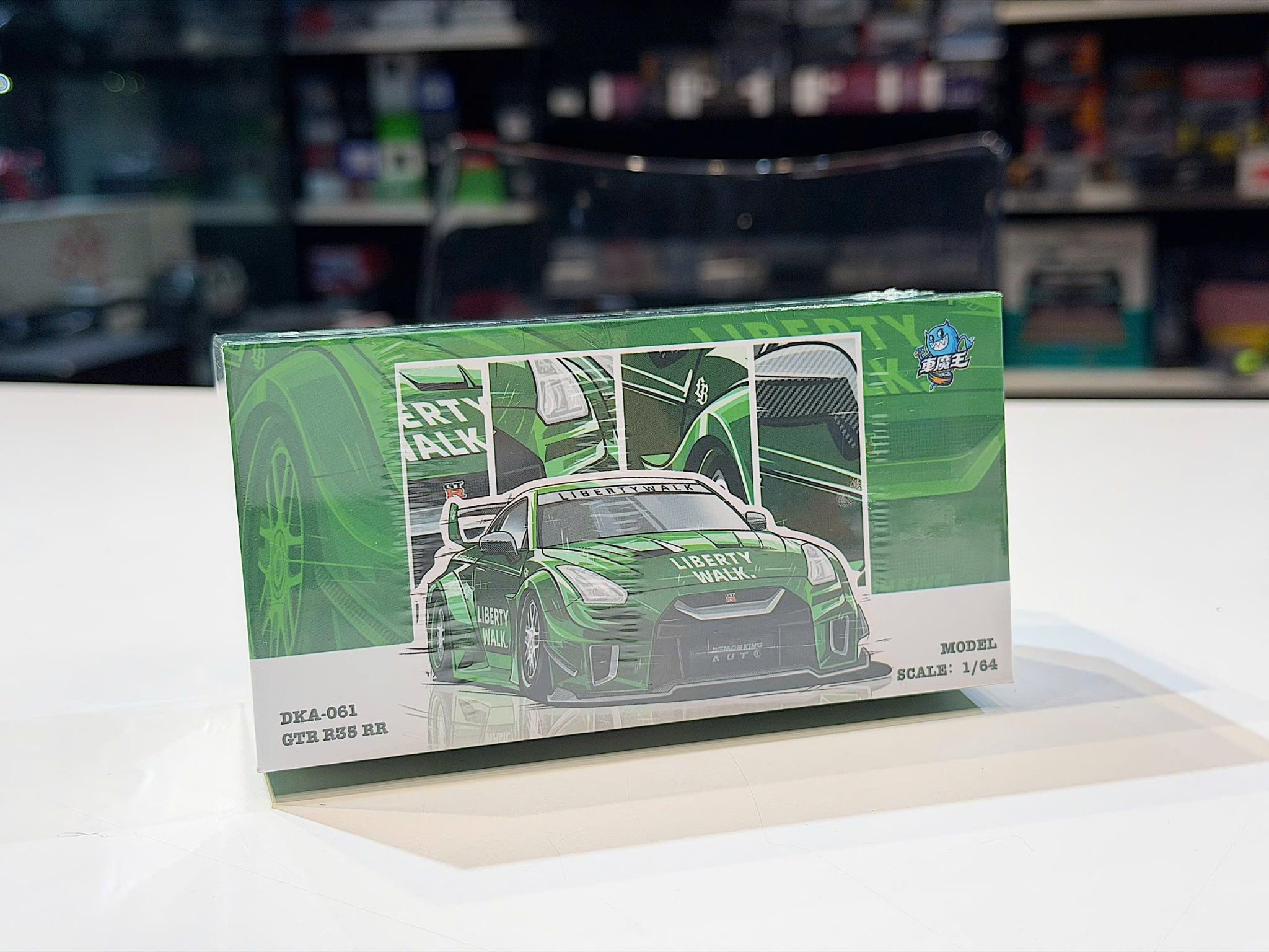 XE MÔ HÌNH NISSAN GTR R35 LBW GREEN,TỶ LỆ 1/64 DEMON KING