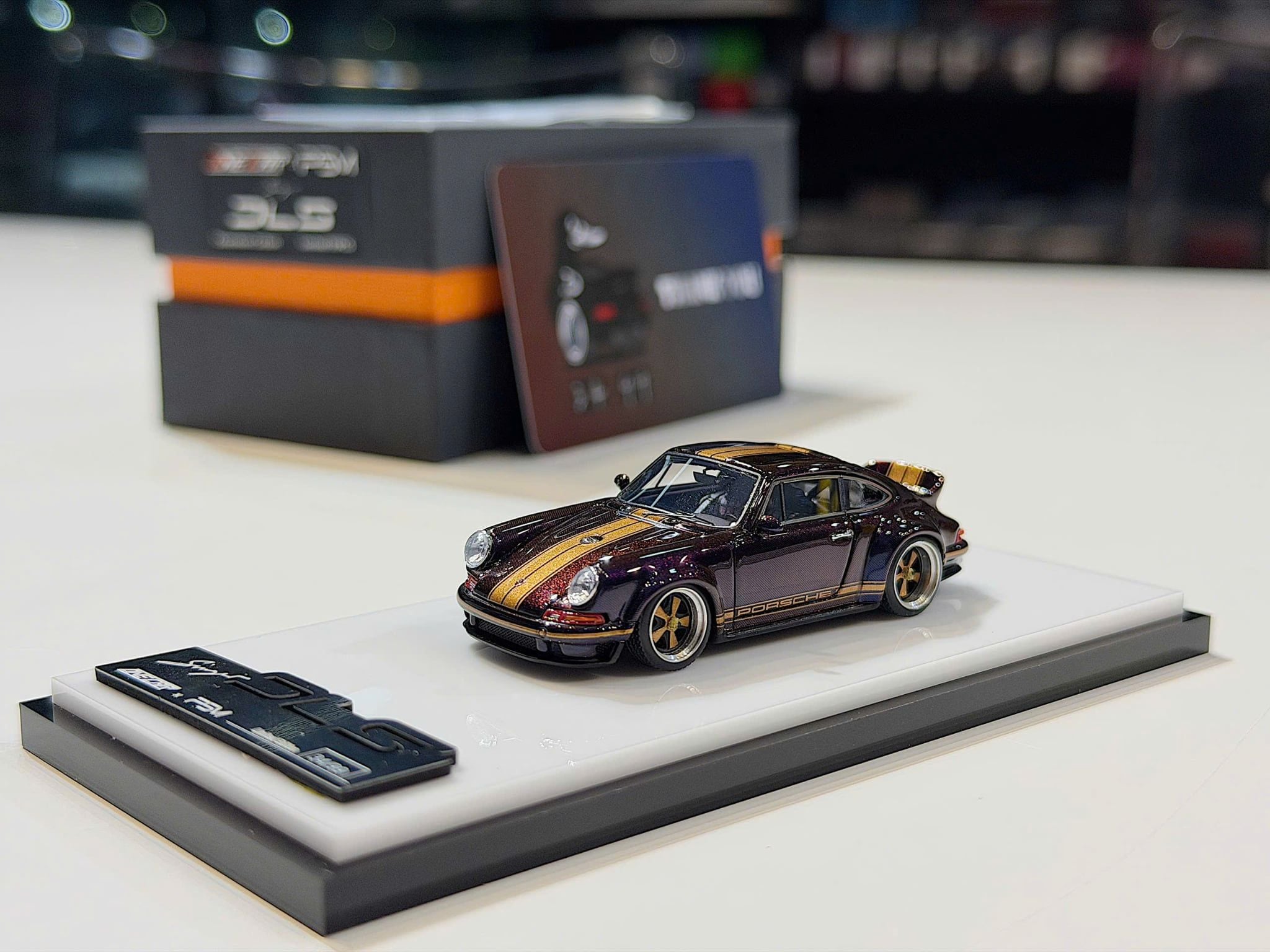 XE MÔ HÌNH PORSCHE SINGER DLD CHAMELEON CARBON,TỶ LỆ 1/64 ONE CAR X PSM