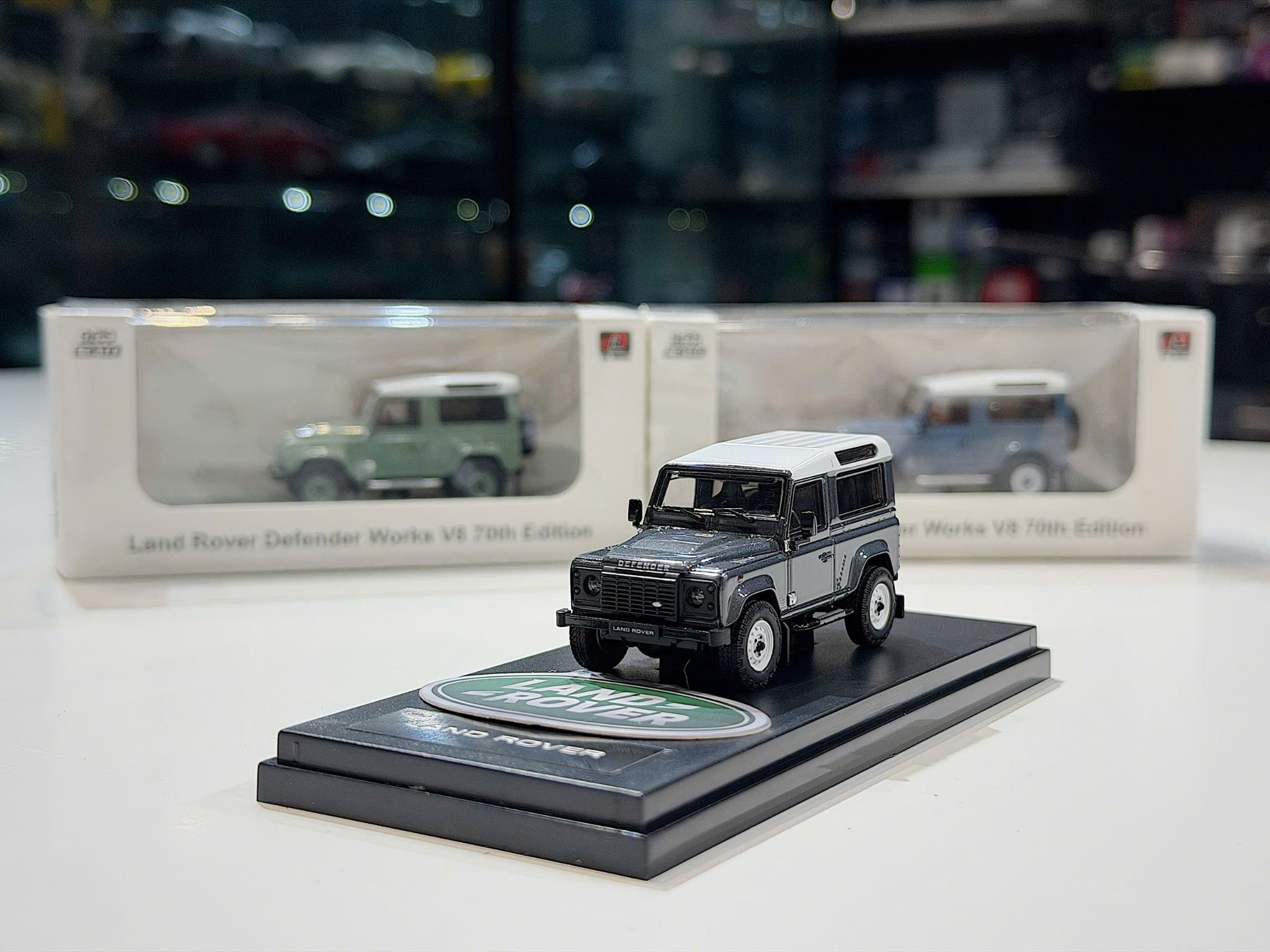 XE MÔ HÌNH LAND ROVER DEFENDER WORKS V8 70TH EDITION,TỶ LỆ 1/64 LCD