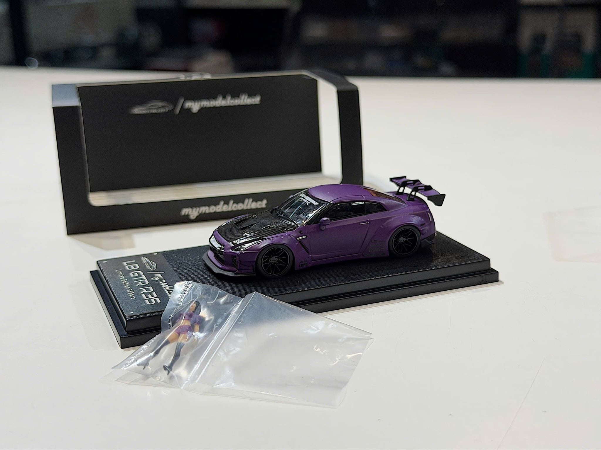 XE MÔ HÌNH NISSAN GTR R35 LBW X FIGURE HOT GIRL,TỶ LỆ 1/64 MC