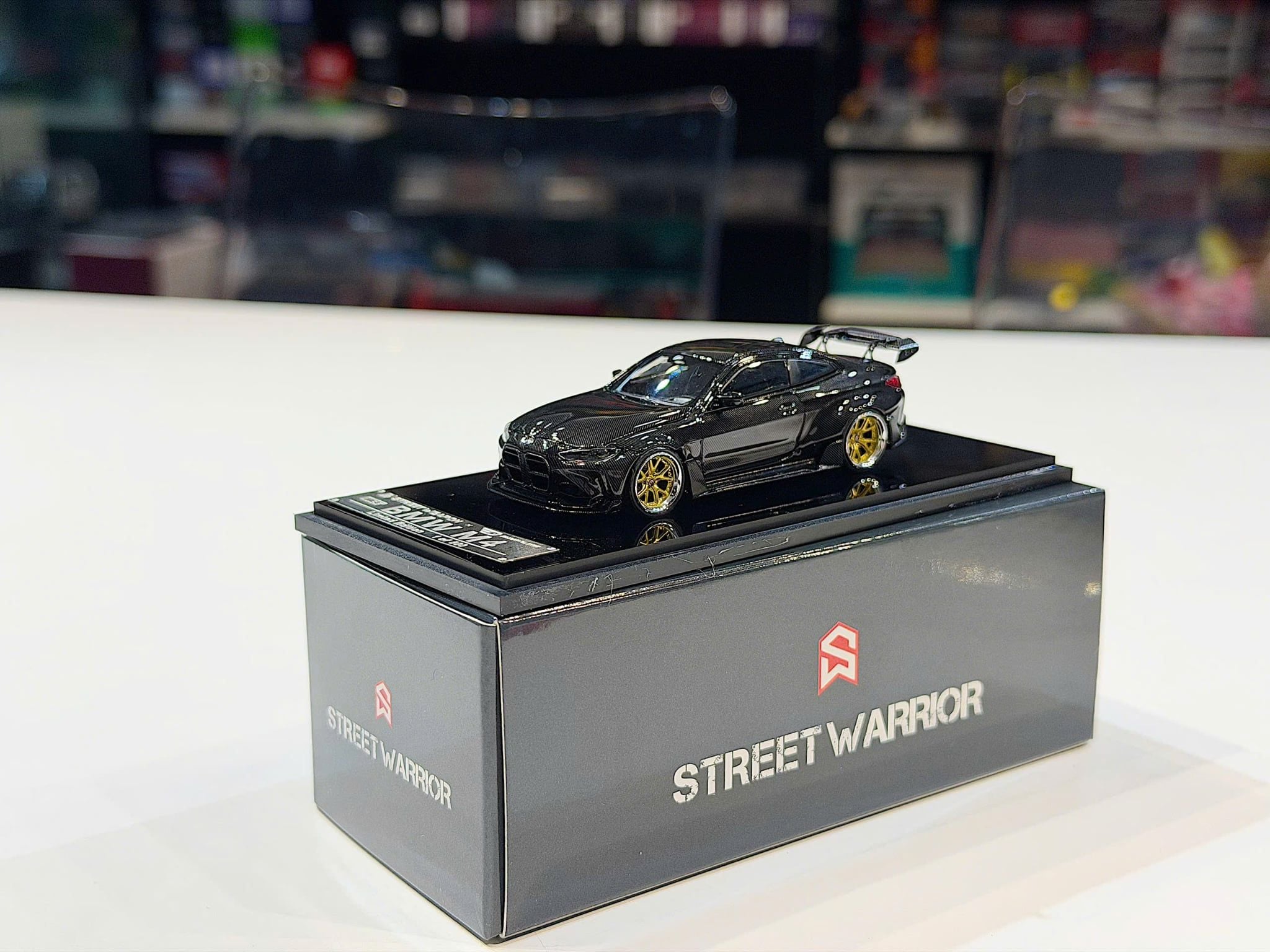 XE MÔ HÌNH BMW M4 ADRO CARBON FIBER,TỶ LỆ 1/64 STREET WARRIOR