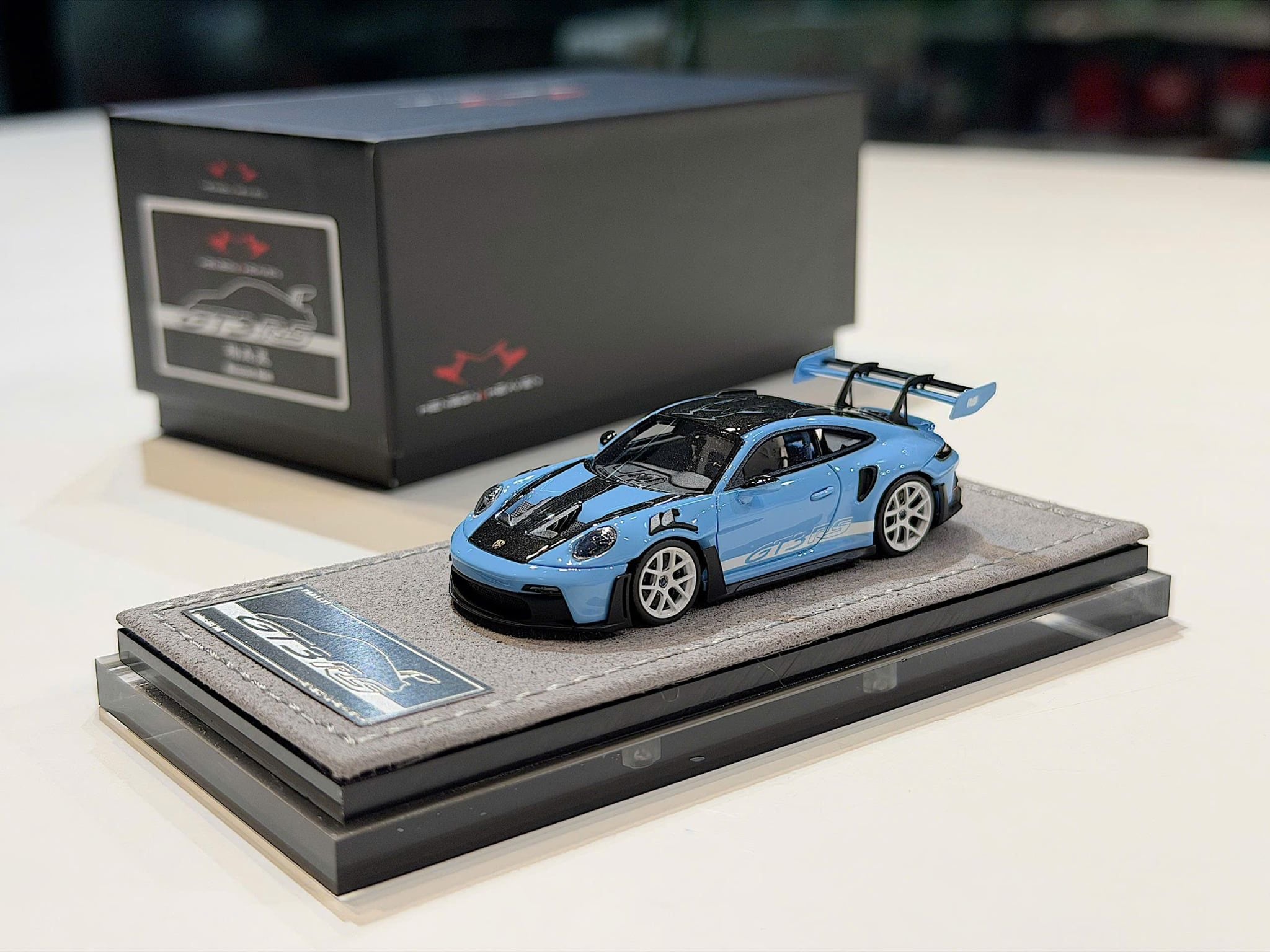 XE MÔ HÌNH PORSCHE 911 GT3 RS MEISSEN BLUE,TỶ LỆ 1/64 HENSON HEAVEN