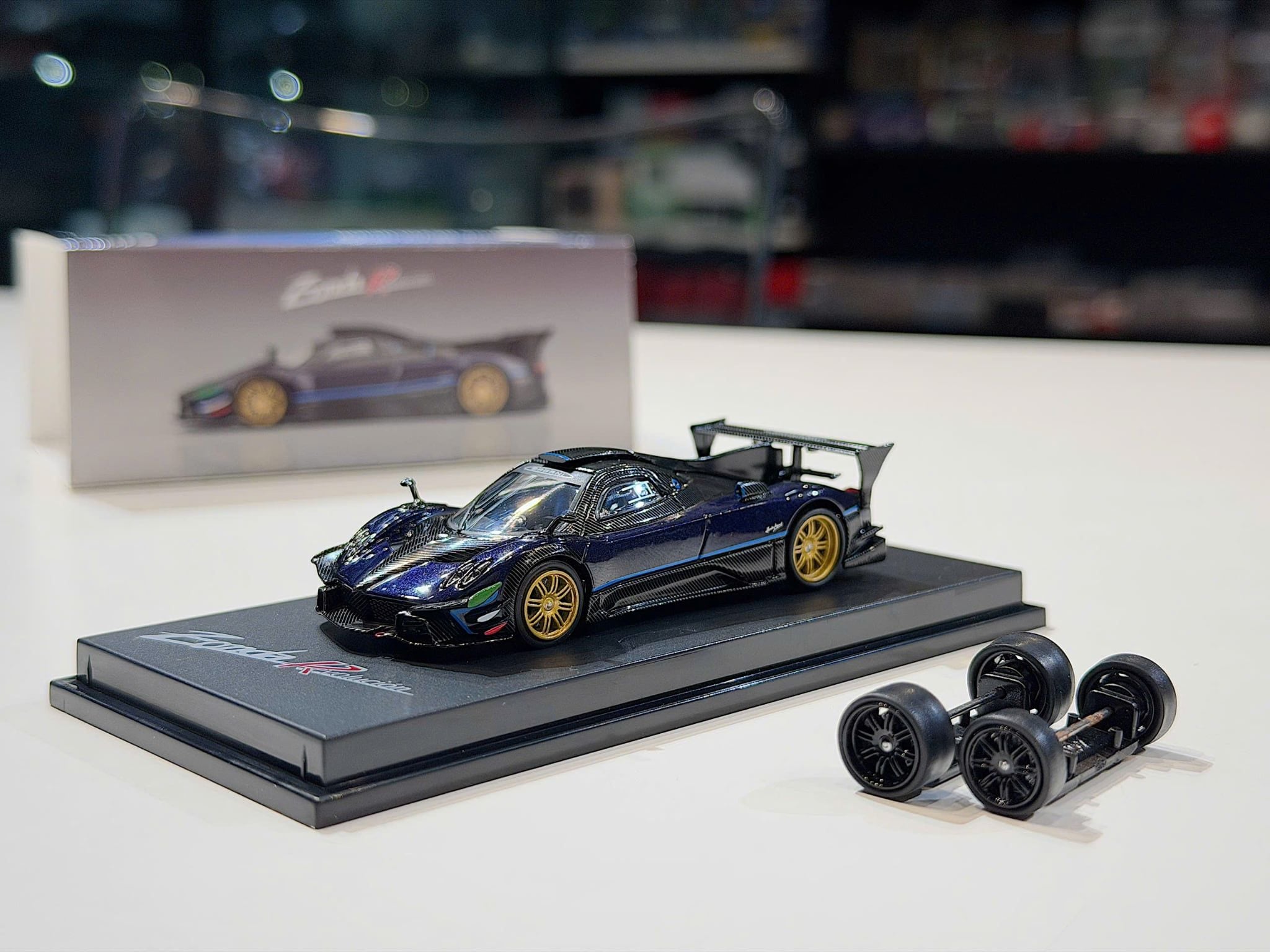 XE MÔ HÌNH PAGANI ZONDA R EVOLUTION CARBON BLUE,TỶ LỆ 1/64 CM