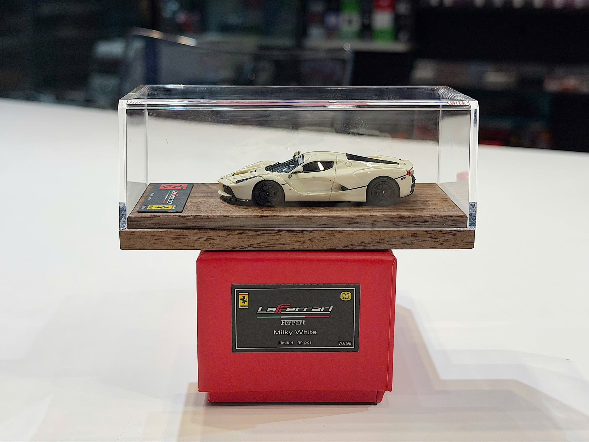 XE MÔ HÌNH FERRARI LAFERRARI MILKY WHITE,TỶ LỆ 1/64 DMH