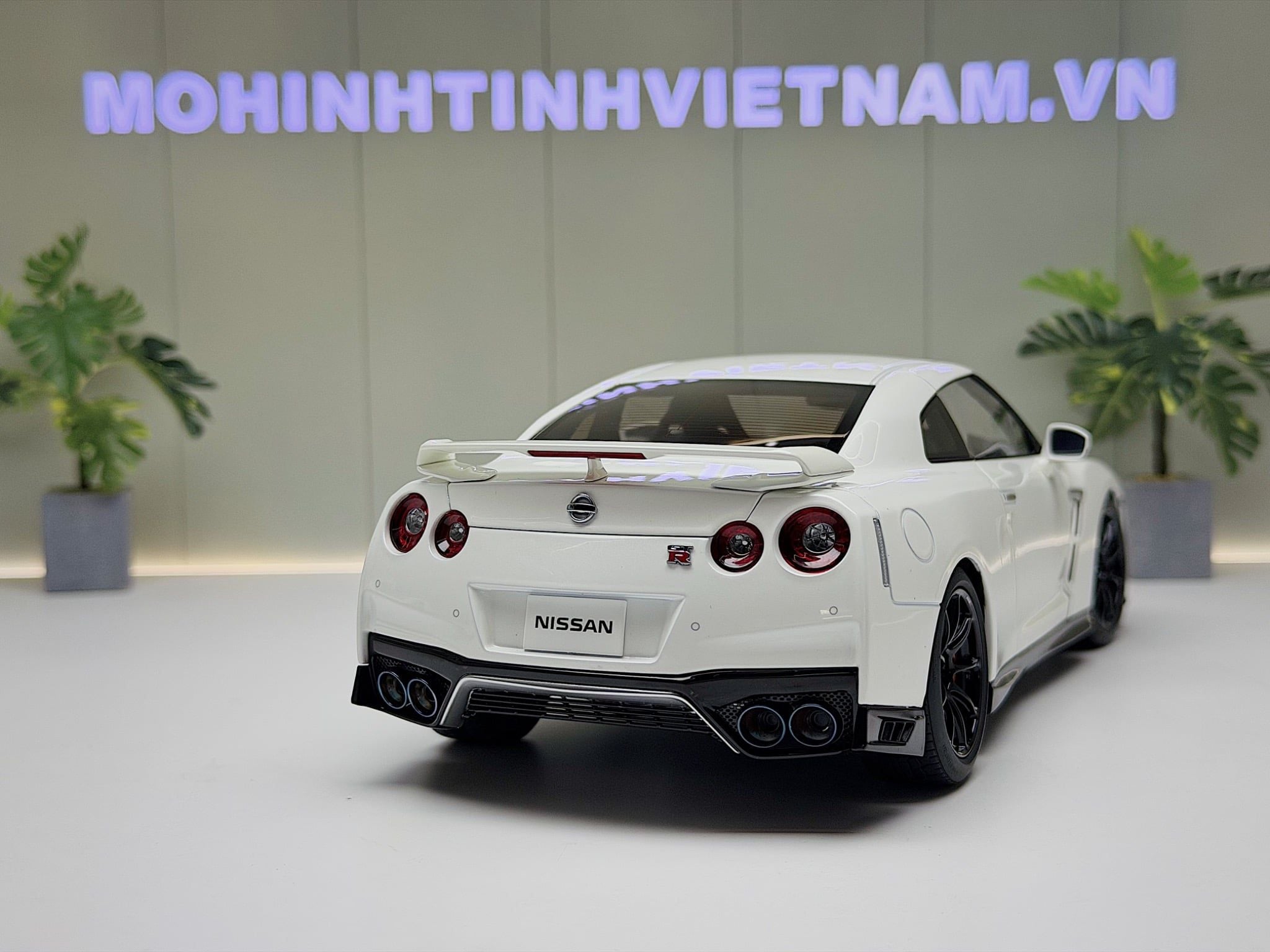 XE MÔ HÌNH NISSAN GT-R R35 TRACK EDITION ENGUNEERED BY NISMO PEARL WHI ...