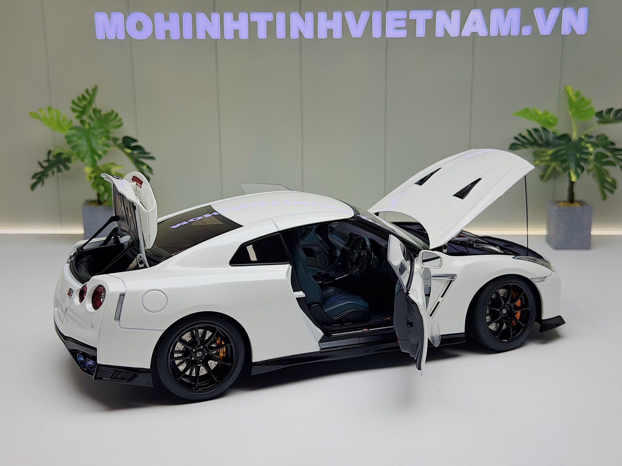 XE MÔ HÌNH NISSAN GT-R R35 TRACK EDITION ENGUNEERED BY NISMO PEARL WHI ...