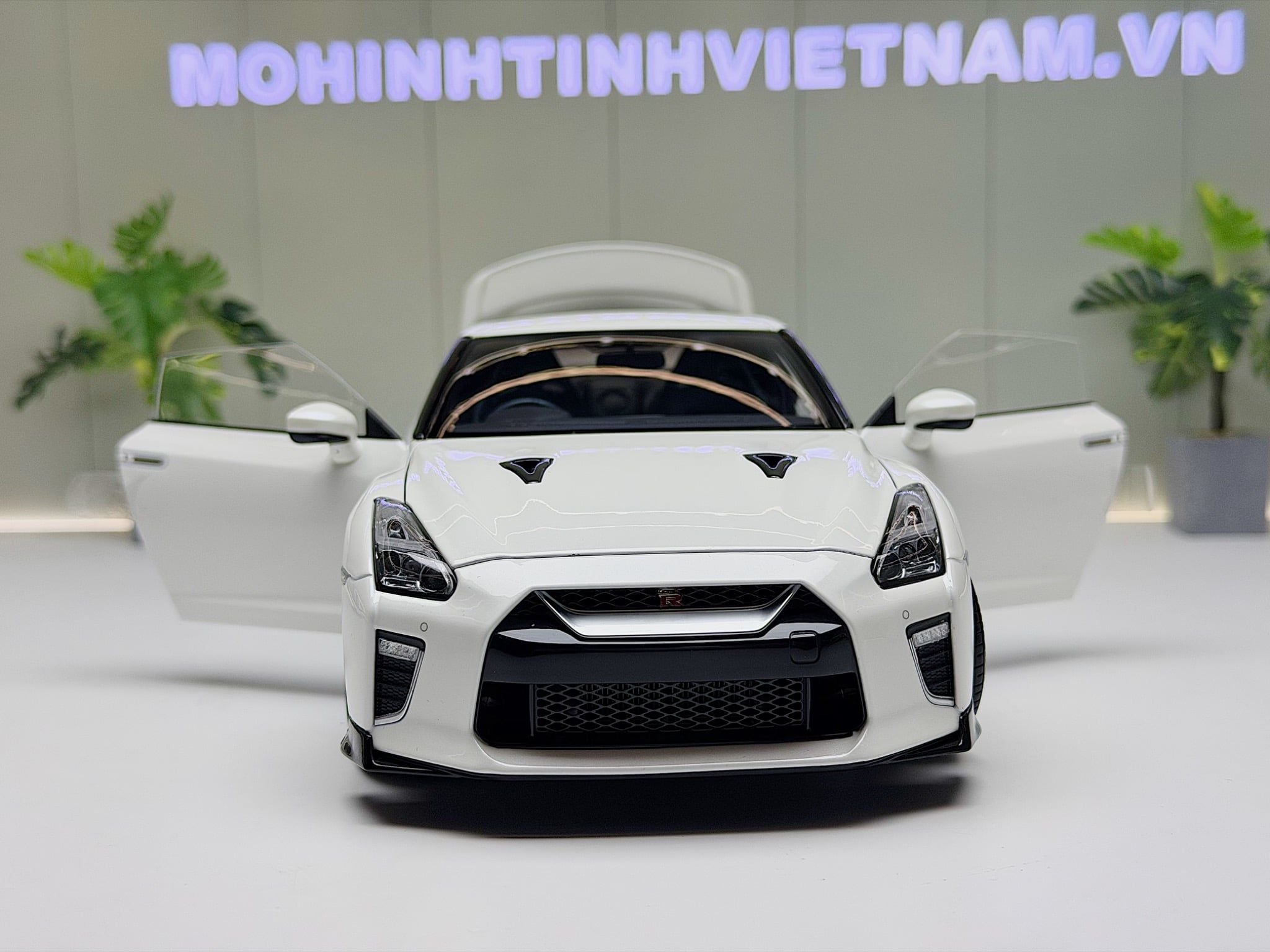 XE MÔ HÌNH NISSAN GT-R R35 TRACK EDITION ENGUNEERED BY NISMO PEARL WHI ...