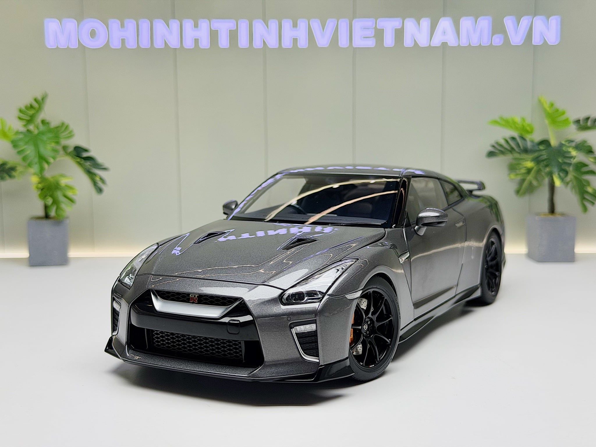 XE MÔ HÌNH NISSAN GT-R R35 TRACK EDITION ENGINEERED BY NISMO 2020 GUN METALLIC,TỶ LỆ 1/18 MOTORHELIX