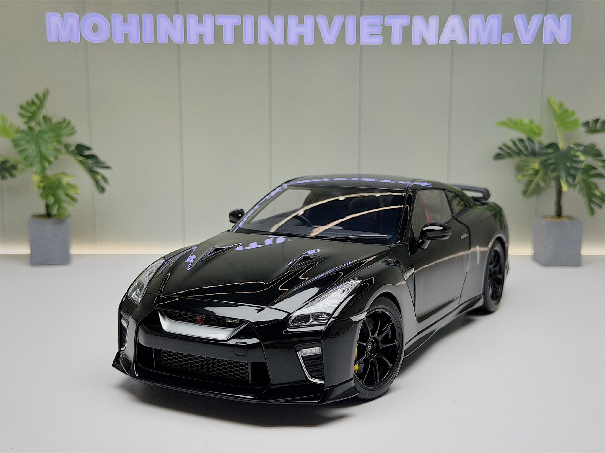 XE MÔ HÌNH NISSAN GT-R R35 TRACK EDITION ENGINEERED BY NISMO SPEC 2020 JET BLACK PEARL,TỶ LỆ 1/18 MOTORHELIX