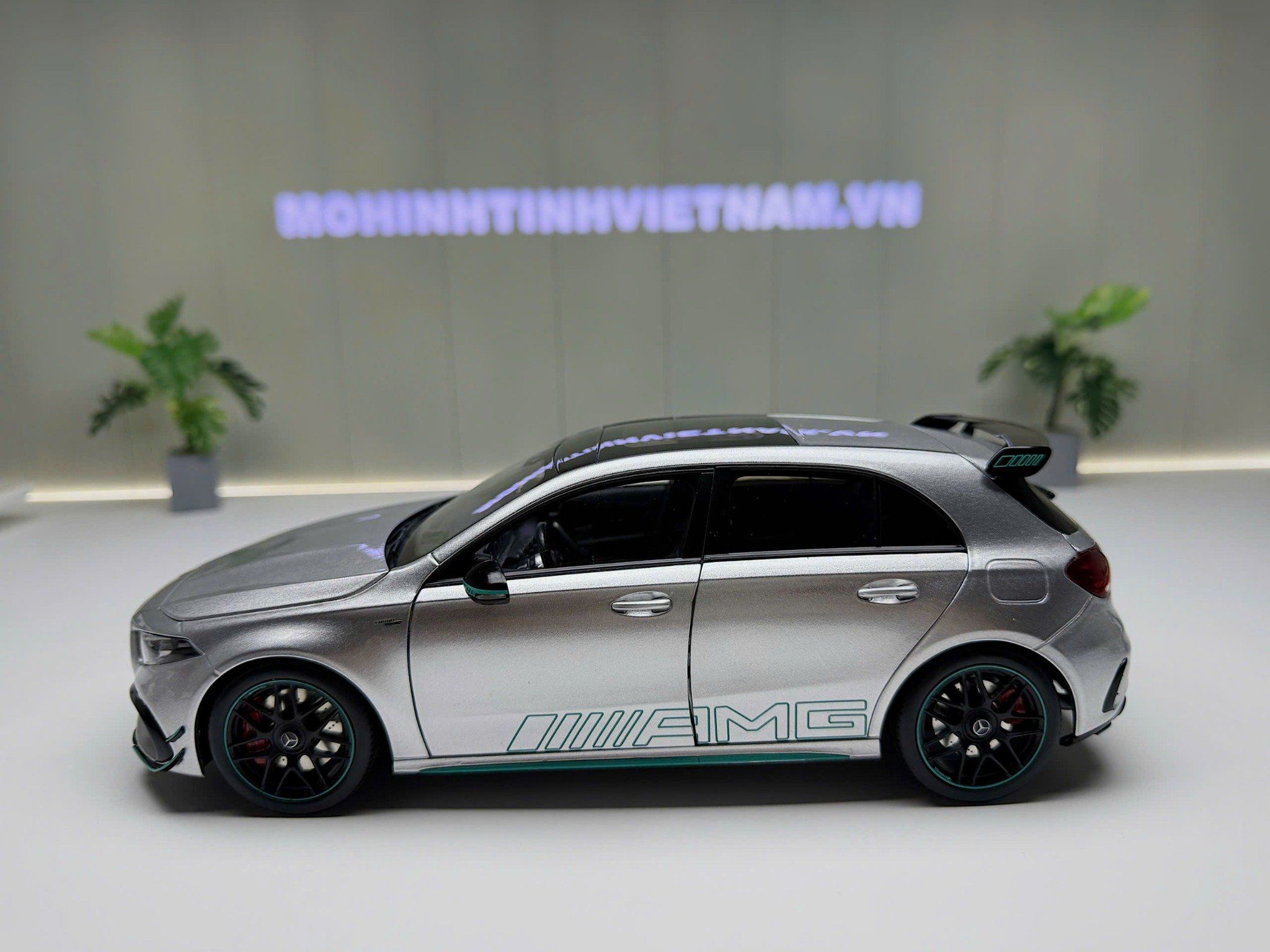 XE MÔ HÌNH MERCEDES BENZ A45 S AMG,TỶ LỆ 1/18 KENGFAI