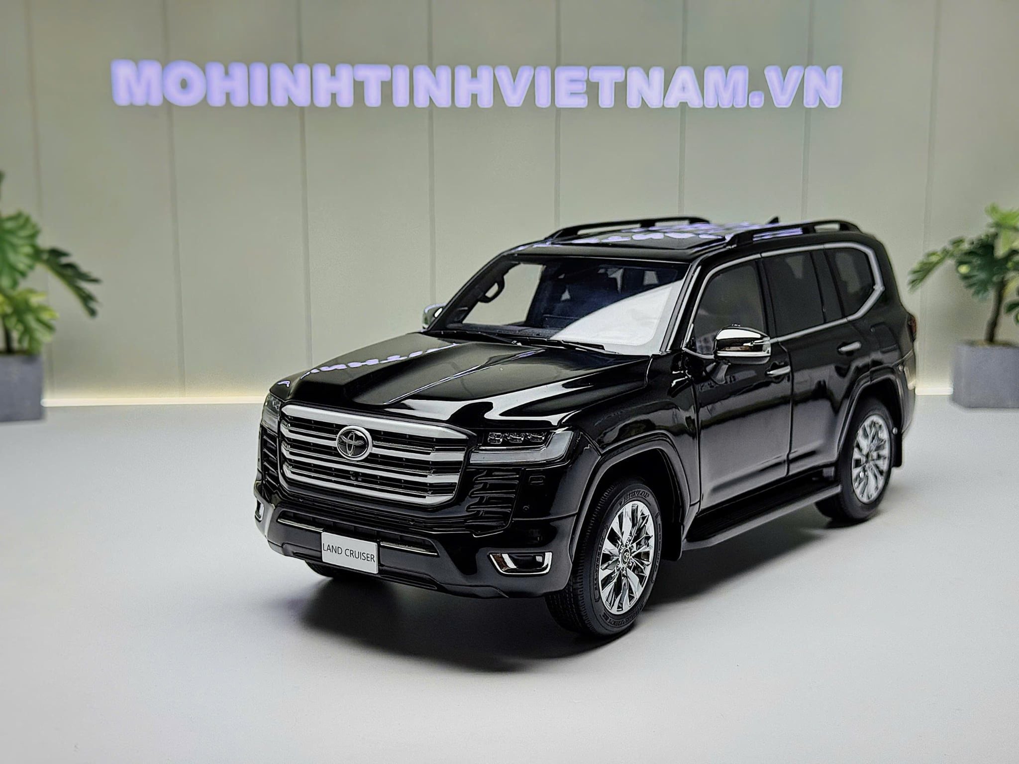 XE MÔ HÌNH TOYOTA LAND CRUISER LC300 ZX BLACK,TỶ LỆ 1/18 LCD
