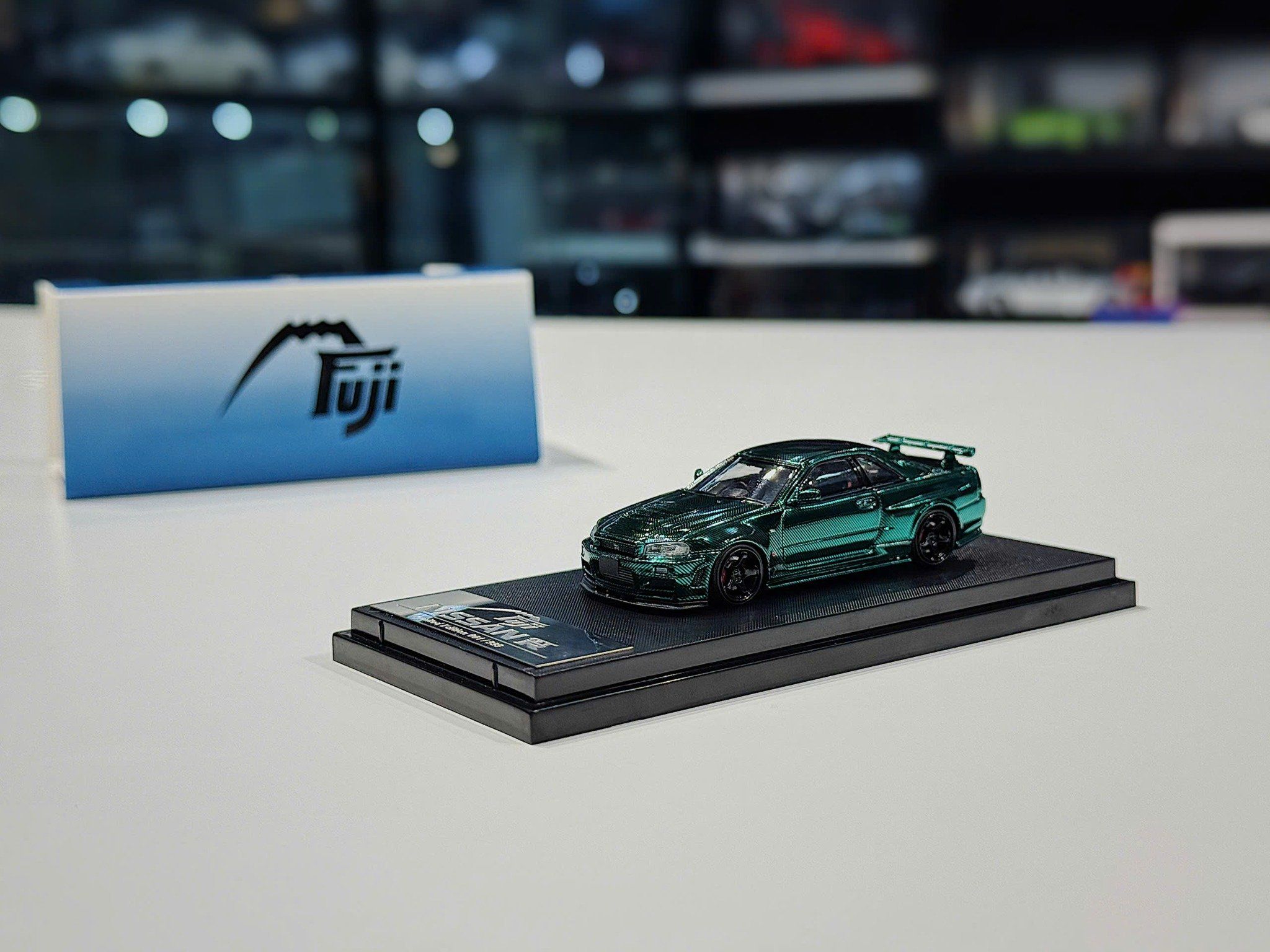 XE MÔ HÌNH NISSAN R34 SKYLINE CARBON GREEN,TỶ LỆ 1/64 FUJI