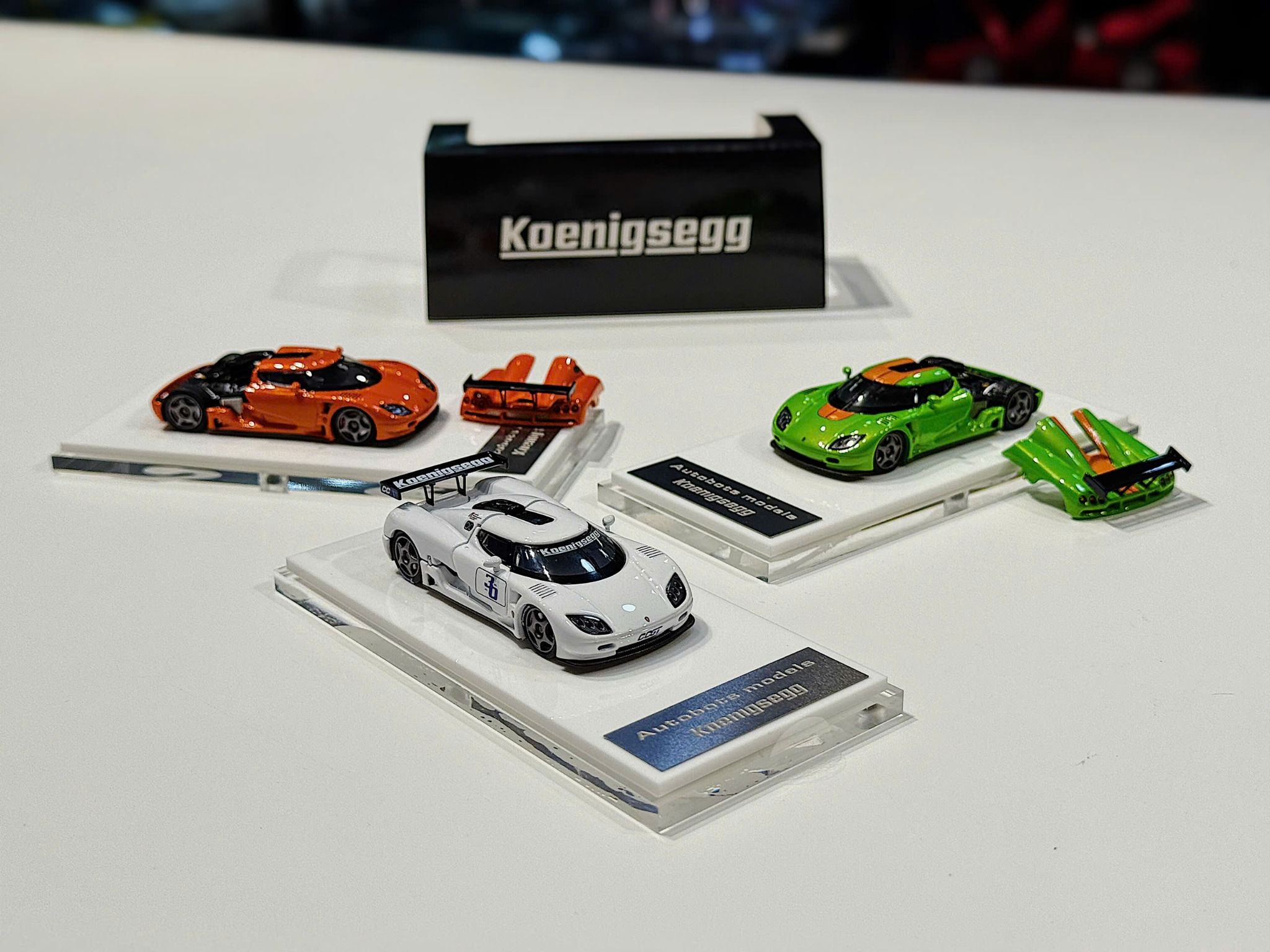 XE MÔ HÌNH KOENIGSEGG CCX-R,TỶ LỆ 1/64 AUTOBOTS