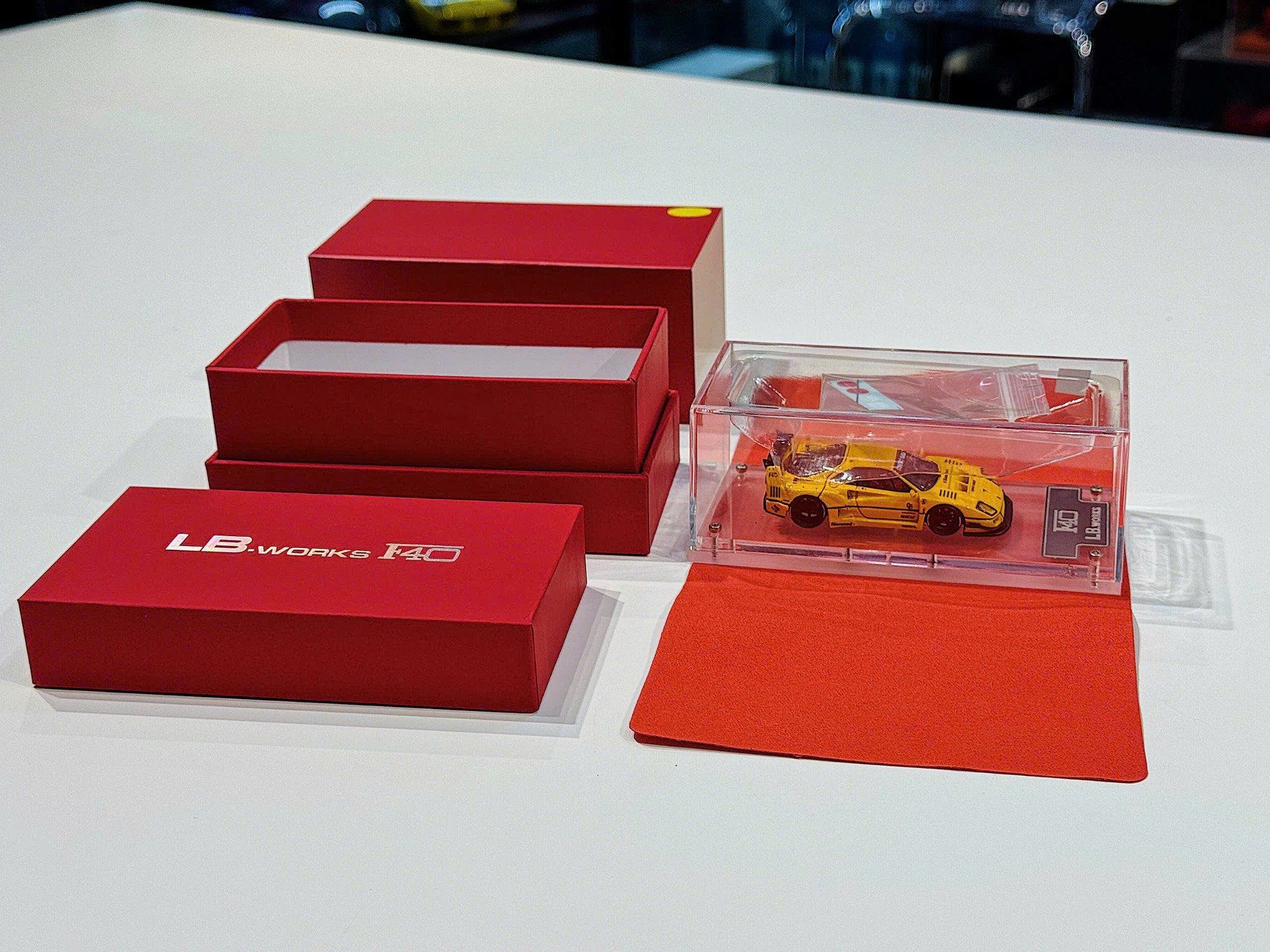 XE MÔ HÌNH FERRARI F40 OPEN ENGINE YELLOW,TỶ LỆ 1/64 STAR MODEL