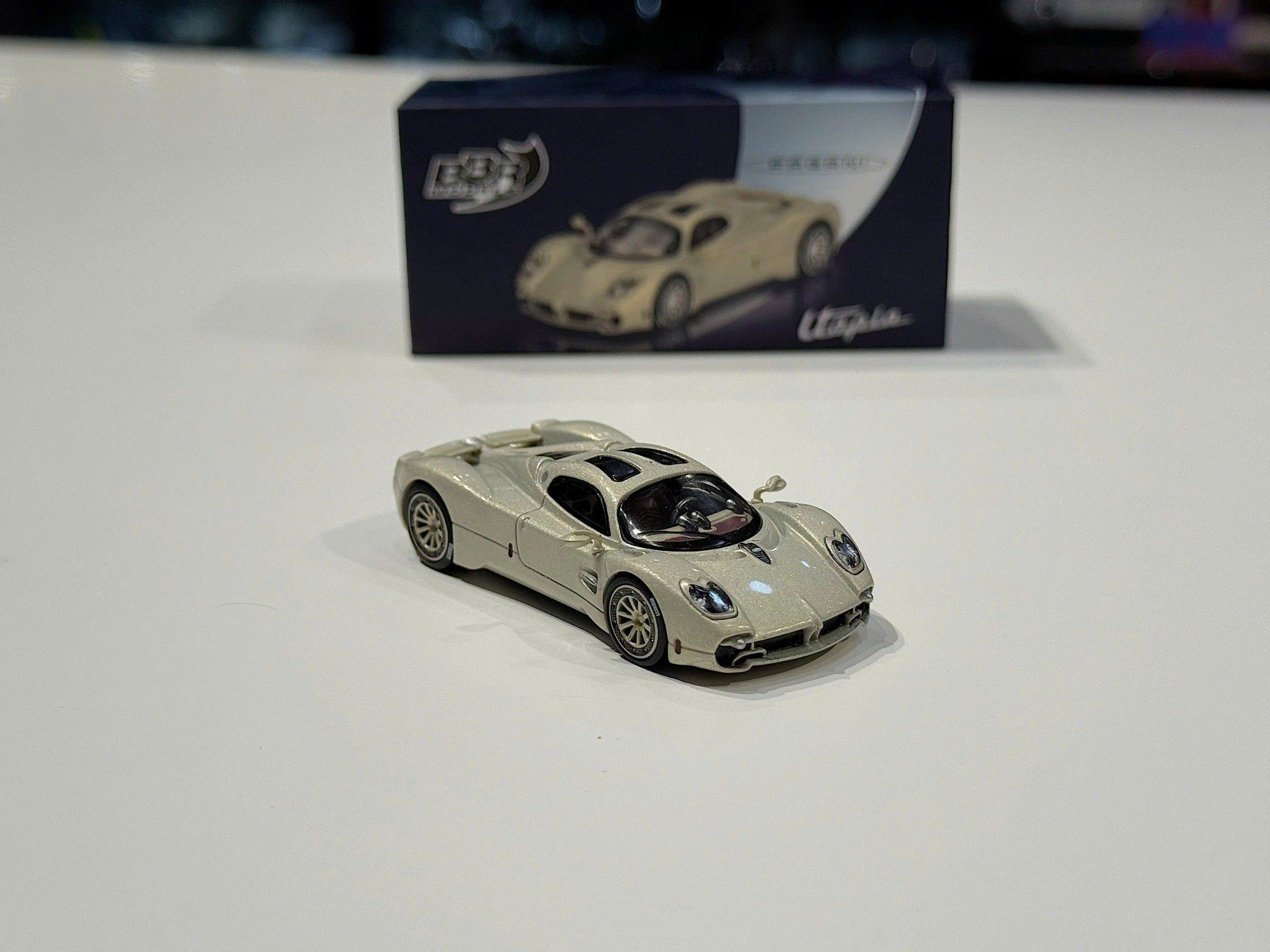 XE MÔ HÌNH PAGANI UTOPIA,TỶ LỆ 1/64 BBR