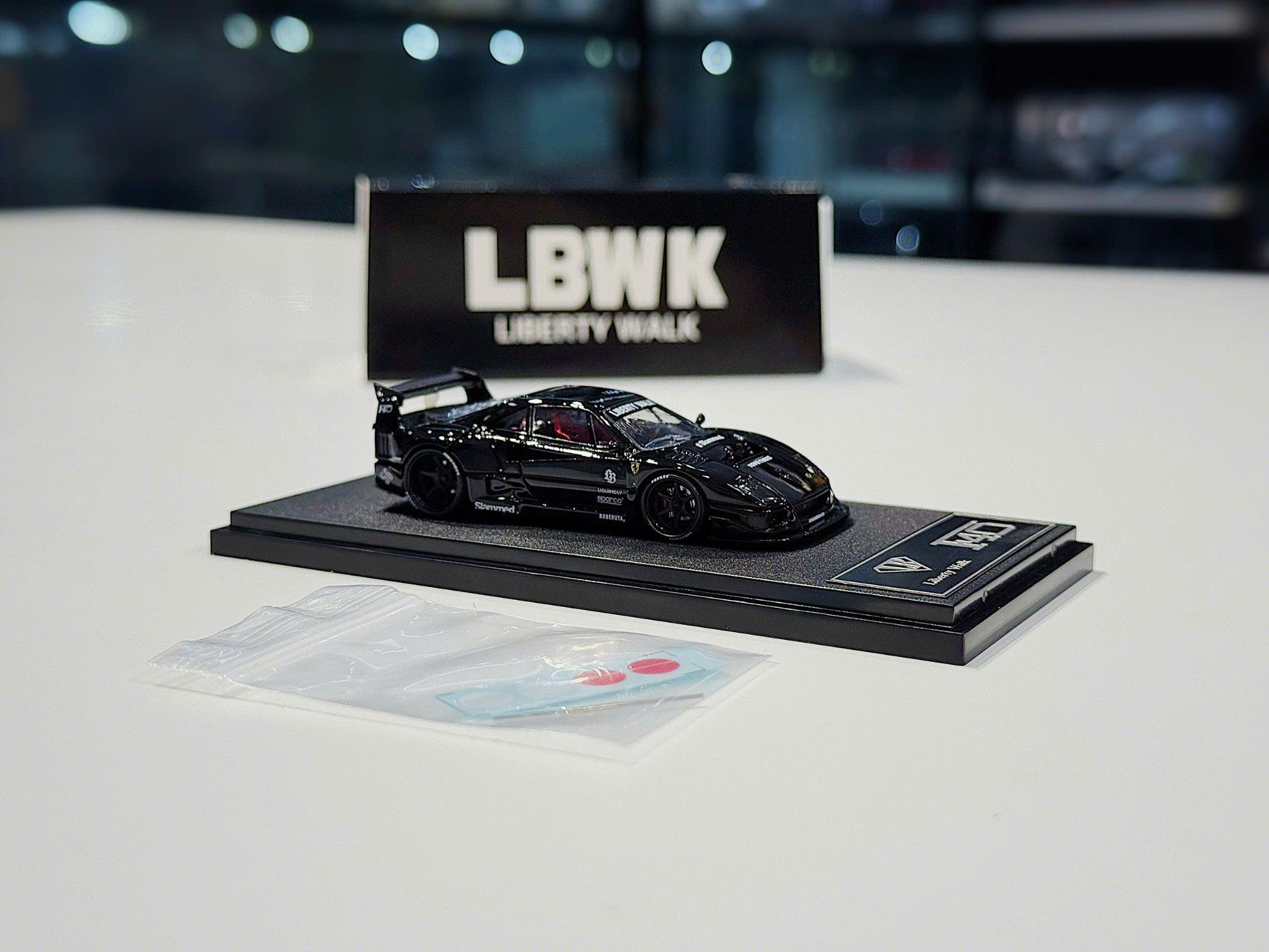 XE MÔ HÌNH FERRARI F40 OPEN ENGINE BLACKTỶ LỆ 1/64 STAR MODEL