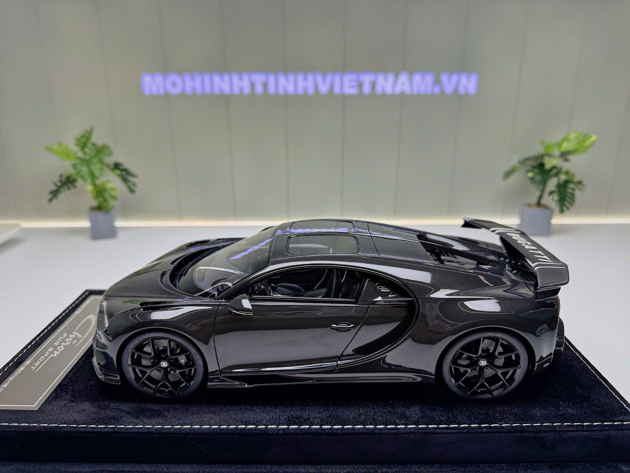 XE MÔ HÌNH BUGATTI CHIRON PUR SPORT BLACK CARBON FIBER,TỶ LỆ 1/18 HENSON HEAVEN