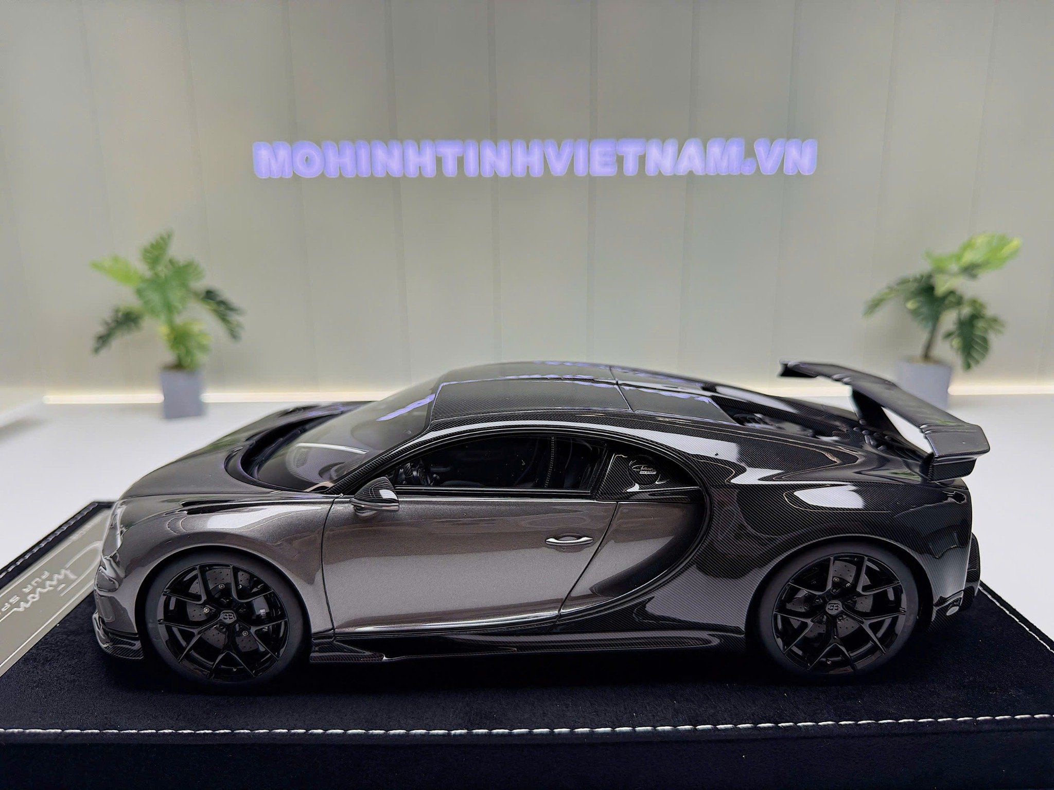 XE MÔ HÌNH BUGATTI CHIRON PUR SPORT METALLIC DARK GREY,TỶ LỆ 1/18 HENSON HEAVEN
